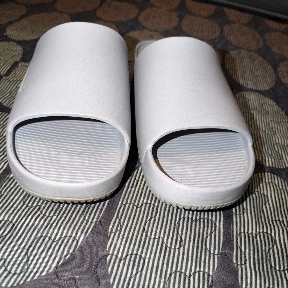 Nike Slides - Picture 2 of 5